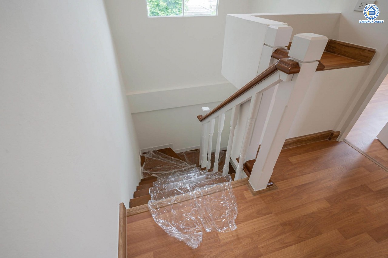 บ้านมือสองตกแต่งใหม่ โครงการ ชัยพฤกษ์2 ราชพฤกษ์-ติวานนท์ หลังมุม เนื้อที่ 57.30 ตร.ว. ฟังก์ชัน 3 ห้องนอน 2 ห้องน้ำ จอดรถได้ 2 คัน บรรยากาศเงียบสงบเป็นส่วนตัว สิ่งอำนวยความสะดวกมากมาย! บนทำเลศักยภาพ หน้าโครงการติดถนนใหญ่ เชื่อมต่อถนนราชพฤกษ์ ใกล้จุดขึ้นทางด่วน "ศรีสมาน"...